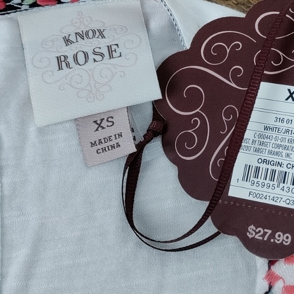 Knox Rose Flutter Short Sleeve Embroidered Top
Size XS - Picture 5 of 7